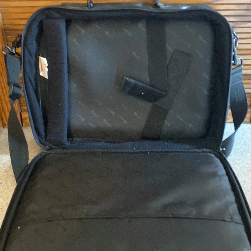 Targus Black Canvas Laptop Messenger Bag